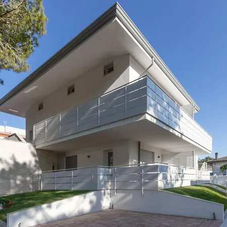 Modern Flat With Shared Pool And Terrace Apartment Bibione