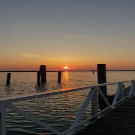 Διαμέρισμα Modern Flat With Shared Pool And Terrace *